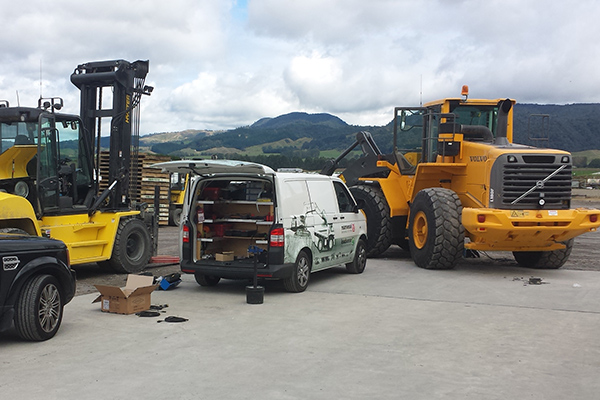 Feature_Service1_600x400